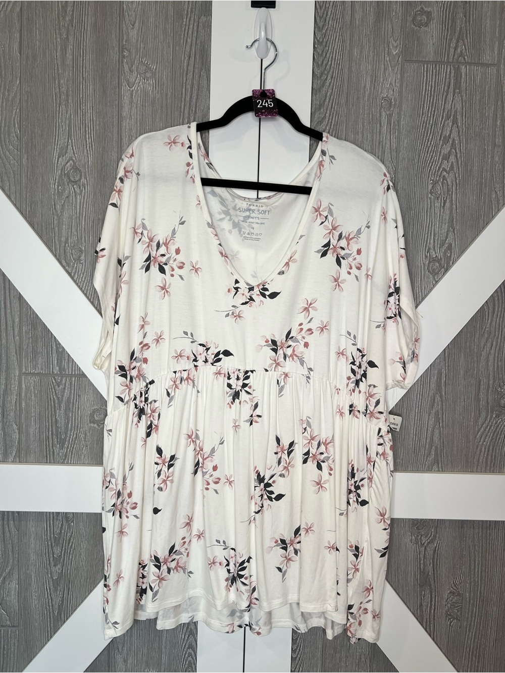 245. NWT Torrid Women's Super Soft White Floral V-Neck Babydoll Top (4)